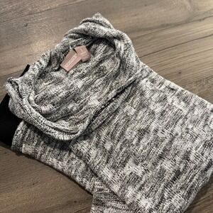 Chicos Cowl Neck Sweater Tunic Marled Grey Basketweave Layered Hem Size 1  Med